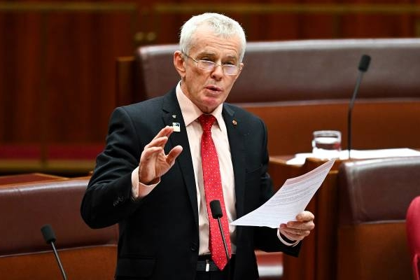 Αυστραλός γερουσιαστής καταγγέλει: «Δεν υπάρχει καμία κλιματική αλλαγή, θέλουν απλά να ελέγξουν τον κόσμο και να κάνουν τους ανθρώπους δουλοπάρικους με τη μεταφορά του πλούτου»