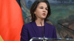 H Γερμανός ΥΠΕΞ: τα χρήματα που έστειλαν στην Ουκρανία κόπηκαν από ΣΧΟΛΕΙΑ!