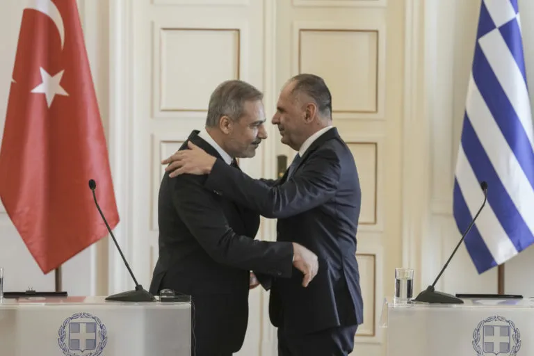 Παραίτηση «βόμβα» στο υπουργείο Εξωτερικών! Ο Γενικός Διευθυντής πρέσβης Ρούσος Κούνδουρος καταγγέλλει την προδοσία Μητσοτάκη – Γεραπετρίτη στις διαπραγματεύσεις με την Τουρκία