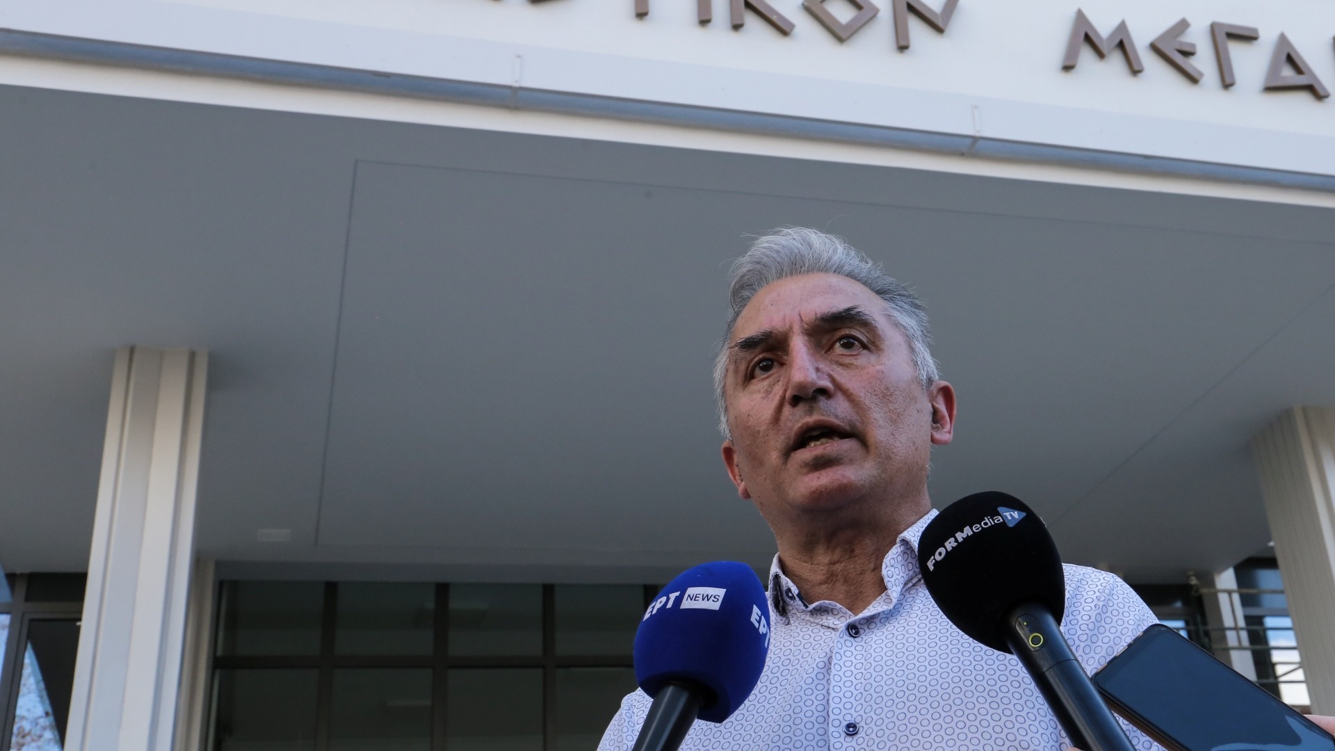 Τέμπη: Κωνσταντινίδης κατά Αδειλίνη – «Καταντάτε τον θεσμό που υπηρετείτε καταγέλαστο»