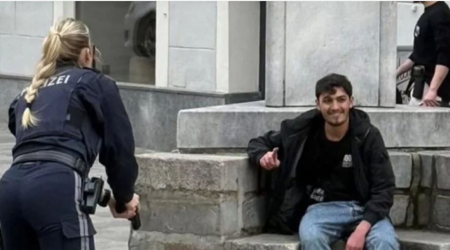 ΝΕΟ ΙΣΛΑΜΙΚΟ ΣΟΚ ΣΤΗΝ ΑΥΣΤΡΙΑ: ΑΥΤΟΣ ΕΙΝΑΙ Ο ΜΑΚΕΛΑΡΗΣ ΠΟΥ ΕΣΦΑΞΕ ΠΑΙΔΙ 14 ΕΤΩΝ ΚΑΙ ΤΡΑΥΜΑΤΙΣΕ ΑΛΛΟΥΣ 4 ΜΕ ΜΑΧΑΙΡΙ – Ο ΙΣΛΑΜΟΦΑΣΙΣΜΟΣ ΕΠΙΤΙΘΕΤΑΙ ΑΝΕΛΕΗΤΑ ΣΕ ΟΛΗ ΤΗΝ ΕΥΡΩΠΗ