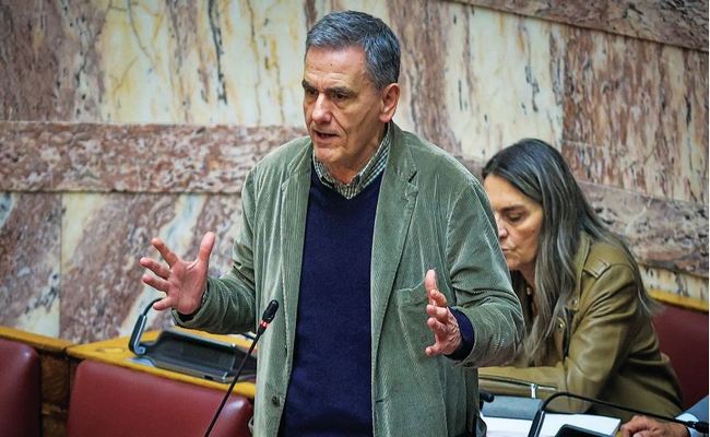 Ευκλείδης Τσακαλώτος: Παίζει βρόμικο παιχνίδι κατά της Καρυστιανού