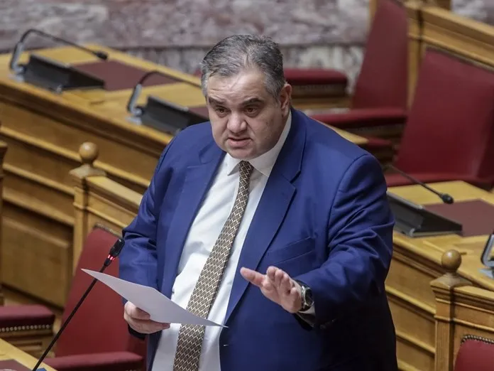 «Αδιάβαστος και πονηρούλης» ο υφυπουργός εσωτερικών Βασίλης Σπανάκης σε επίκαιρη ερώτηση Βουλευτή της αντιπολιτεύσεως για τη προσπάθεια πώλησης του εμβληματικού νεοκλασικού κτιρίου Αλατίνη σε Τούρκο μεγιστάνα…