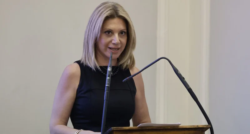 Μαρία Καρυστιανού για το φτηνό σόου στην Προανακριτική: «Για να γίνεται σε συνεννόηση τέτοια ΚΑΤΑΛΥΣΗ του Συντάγματος, του Νόμου και του Κράτους Δικαίου, σημαίνει απλά ότι φοβούνται πολύ»!