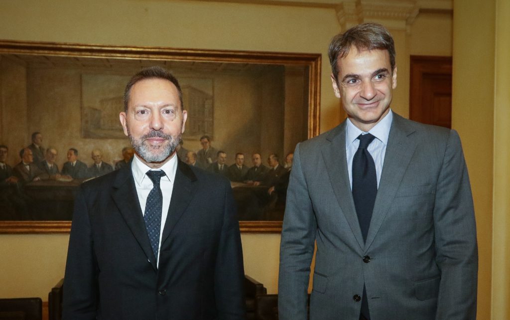 Τους κάρφωσε και ο Στουρνάρας: Σε τροχιά διάλυσης η ελληνική οικονομία – Ολοταχώς προς νέα μνημόνια