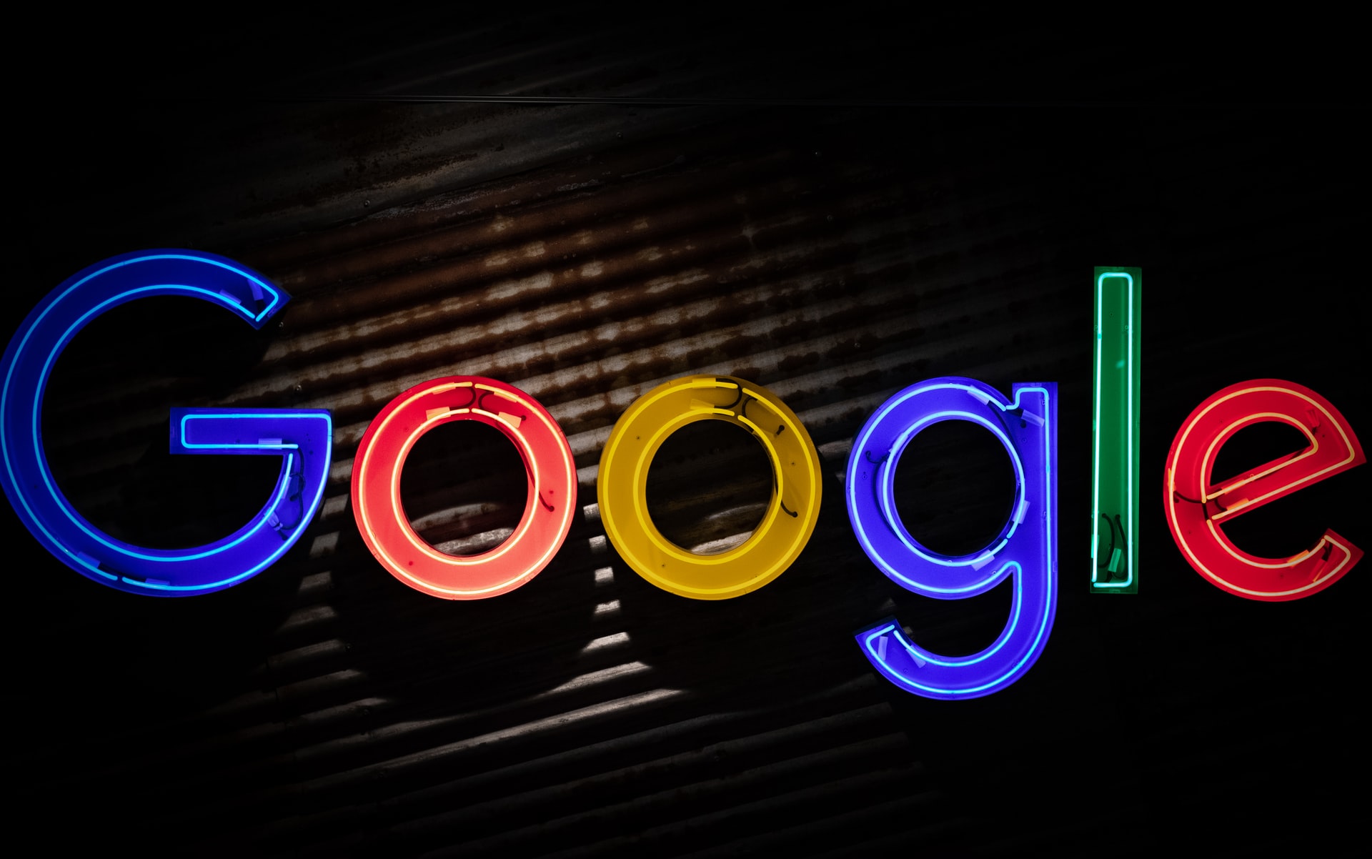 Google: Και μας ακούει και «μαντεύει» – Τι συμβαίνει με τις διαφημίσεις