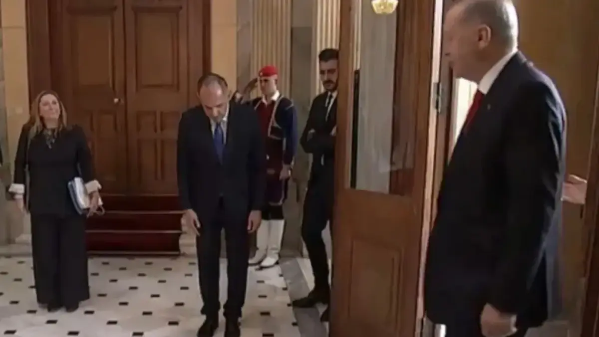Η ΣΥΓΧΡΟΝΗ ΑΛΩΣΗ