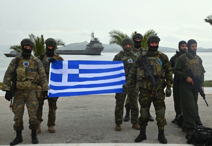 ΕΞΕΓΕΡΣΗ ΥΠΑΞΙΩΜΑΤΙΚΩΝ ΚΑΤΑ ΠΡΟΔΟΤΙΚΗΣ ΝΕΑΣ ΔΗΜΟΚΡΑΤΙΑΣ: ΣΑΡΩΤΙΚΕΣ ΑΛΛΑΓΕΣ ΣΤΗ ΣΤΑΔΙΟΔΡΟΜΙΑ ΣΤΡΑΤΙΩΤΙΚΩΝ ΠΡΟΚΑΛΟΥΝ ΠΟΛΙΤΙΚΗ ΡΗΞΗ – ΑΠΙΣΤΕΥΤΕΣ ΚΑΤΑΓΓΕΛΙΕΣ ΓΙΑ ΤΗΝ ΠΙΟ ΑΝΘΕΛΛΗΝΙΚΗ ΚΥΒΕΡΝΗΣΗ ΠΟΥ ΓΝΩΡΙΣΕ Ο ΤΟΠΟΣ