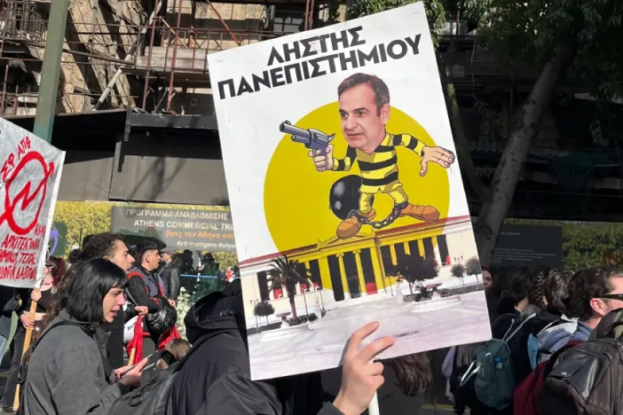 Ιδιωτικά Πανεπιστήμια: Καταπατώντας κάθε συνταγματικό άρθρο το ΣτΕ εγκρίνει το νομοσχέδιο – Όλα γίνονται με σκοπό να γεμίσει τις τσέπες ο Μητσοτάκης με την παρέα του – Διαλύουν την παιδεία όπως έχουν κάνει με το κάθε τι εδώ και 6 χρόνια