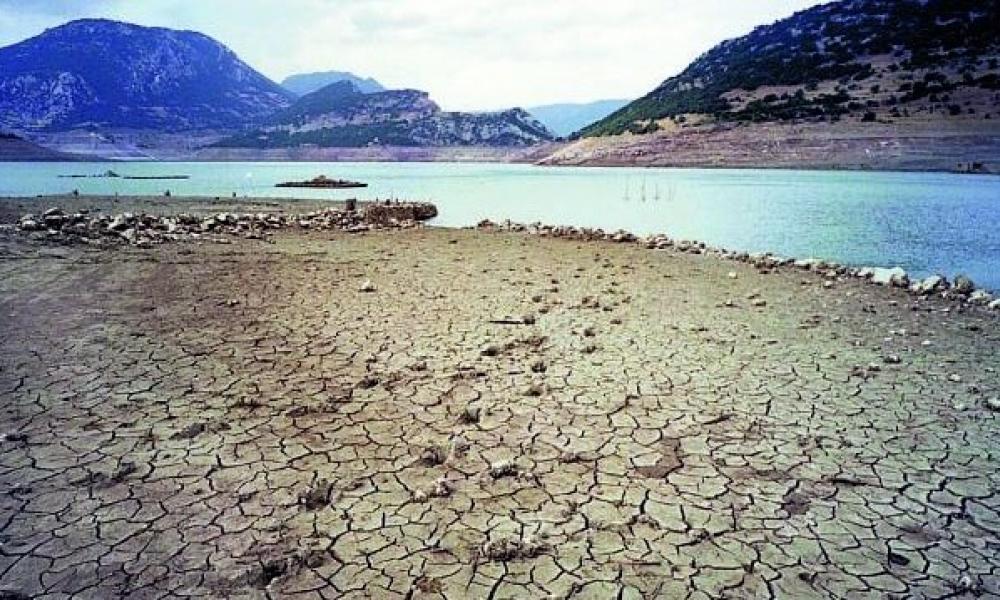ΤΑ ΠΟΛΙΤΙΚΑ ΤΟΜΑΡΙΑ ΘΑ ΜΑΣ ΑΦΗΣΟΥΝ ΧΩΡΙΣ ΝΕΡΟ ΚΑΙ ΘΑ ΑΥΞΗΣΟΥΝ ΚΑΙ ΤΙΣ ΤΙΜΕΣ! ΕΥΡΕΙΑ ΣΥΣΚΕΨΗ ΓΙΑ ΤΗ ΛΕΙΨΥΔΡΙΑ ΥΠΟ ΤΟΝ ΧΑΤΖΗΔΑΚΗ – ΜΕΤΑ ΤΟ ΡΕΥΜΑ ΘΑ ΠΟΥΜΕ ΚΑΙ ΤΟ ΝΕΡΟ ΝΕΡΑΚΙ