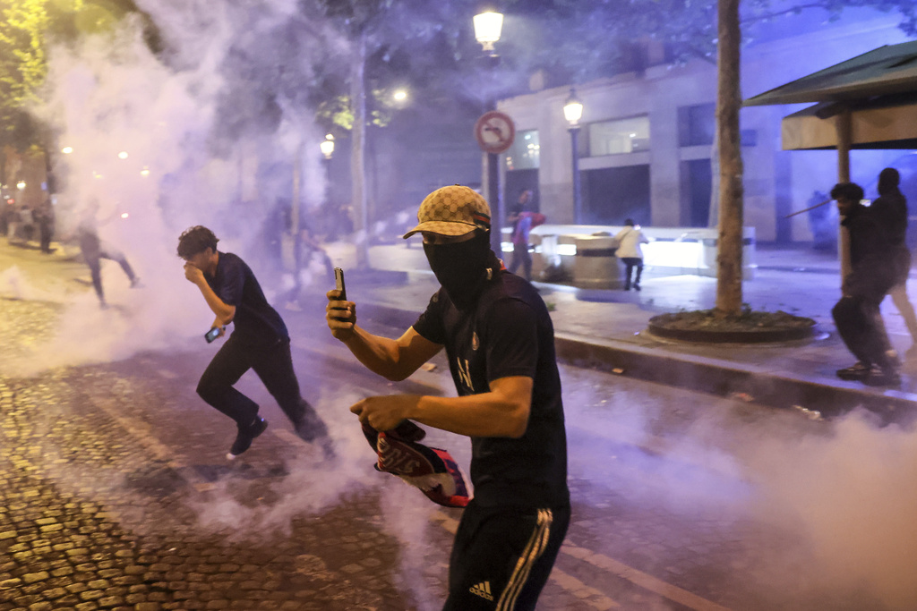 Άραβες και Νέγροι ήταν αυτοί που έκαψαν το Παρίσι, αλλά «απαγορεύεται» να γραφτεί η αλήθεια!