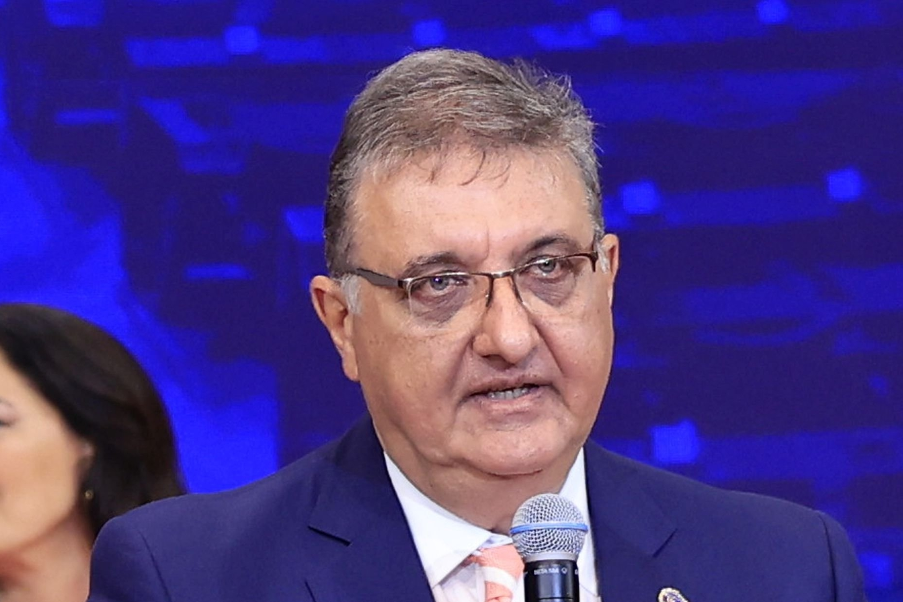 Μία χαβούζα που ονομάζεται Νέα Δημοκρατία – Αθανάσιος Εξαδάκτυλος: Σε δίκη για παράβαση καθήκοντος κατ’ εξακολούθηση ο πρόεδρος του ΠΙΣ – Κουνούσε το βρόμικο δάχτυλο του σε όσους δεν τηρούσαν τα μέτρα στην πανδημία