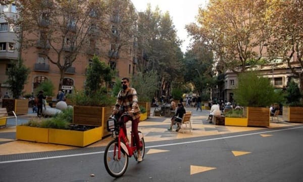 Έρχεται η δυστοπία του Όργουελ; Η “Ανοιχτή Γειτονιά 15 λεπτών” επεκτείνεται σε όλες τις Δημοτικές Κοινότητες της Αθήνας