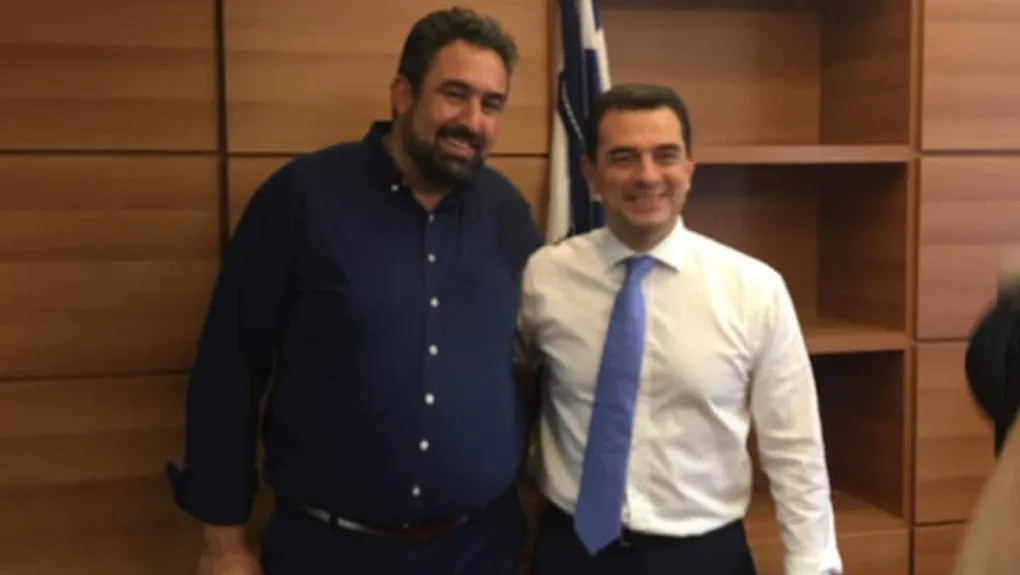 Αλλη με τις Φεράρι κι άλλος με τις «Λιμουζίνες»