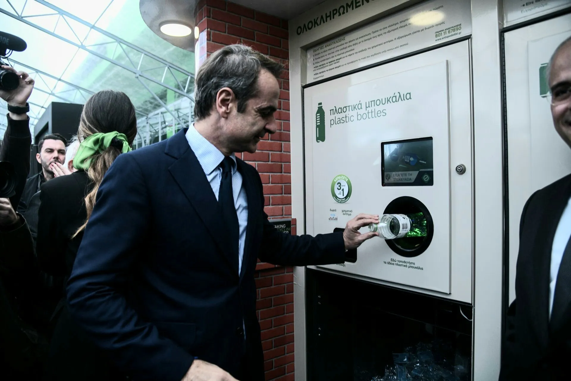 Φαγοπότια δίχως τέλος από την εγκληματική οργάνωση – Επίσημη επιβεβαίωση από το Politico – 11.9 εκατομμύρια μπήκαν στην τσέπη γαλάζιων παιδιών με τα σπιτάκια ανακύκλωσης και την αμαρτωλή TEXAN