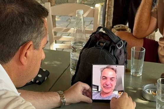 Οργή στη Χίο για τις πυρκαγιές – «Άγριο» πέσιμο στον Μηταράκη που επισκέφτηκε τη Βολισσό – «Μας κάψατε για το αντιμόνιο» – Με βιντεοκλήση έδωσε το παρών ο σύγχρονος Νέρωνας φοβούμενος το λιντσάρισμα