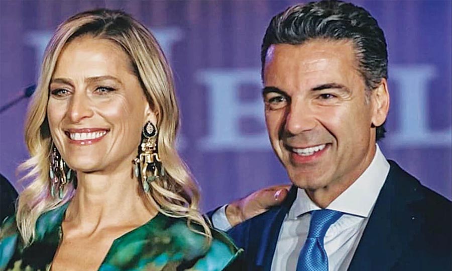 ΝΙΚΟΣ ΣΤΑΘΟΠΟΥΛΟΣ, Ο «ΜΠΑΡΚΟΥΛΗΣ ΤΟΥ ΜΑΞΙΜΟΥ» ΣΑΡΩΝΕΙ ΤΟΥΣ ΔΙΑΓΩΝΙΣΜΟΥΣ ΚΑΙ ΤΙΣ ΓΥΝΑΙΚΕΣ ΤΩΝ ΒΑΣΙΛΙΑΔΩΝ – Ο ΠΡΟΝΟΜΙΑΚΟΣ ΣΥΝΕΤΑΙΡΟΣ ΤΟΥ ΠΡΩΘΥΠΟΥΡΓΟΥ ΚΑΙ Ο ΜΠΟΝΑΜΑΣ ΤΩΝ 700 ΕΚ. ΕΥΡΩ
