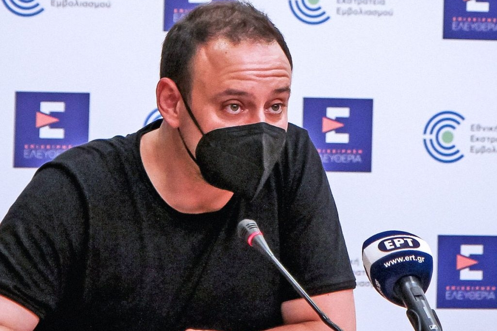 Γκίκας Μαγιορκίνης: «Γνωρίζαμε τους κινδύνους για το εμβόλιο της AstraZeneca και για αυτό το προωθήσαμε σε άτομα άνω των 60 χρονών» – Έκαναν πειραματόζωα τους ηλικιωμένους ανθρώπους στον βωμό του κέρδους