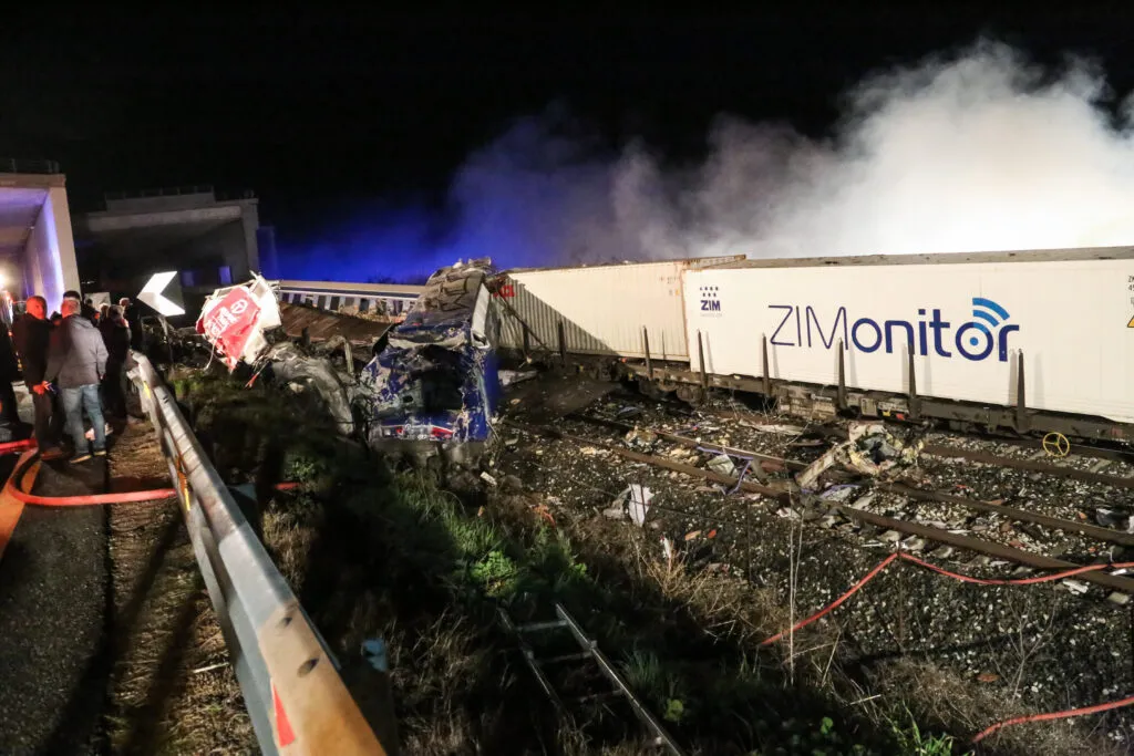 Για αυτό διαγράφηκαν τα βίντεο φόρτωσης της εμπορικής αμαξοστοιχίας; Από τη Ρουμανία έρχονταν οι χημικοί διαλύτες και αποθηκευόταν στη Σίνδο – Έπειτα από τη Θεσσαλονίκη μεταφερόταν σε όλη την Ελλάδα