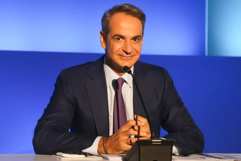 Συμμορία Μητσοτάκη: Αύξησε τους μισθούς αλλά τα πήρε τριπλάσια από τους φόρους – Μόνο υποστηρικτές της εγκληματικής οργάνωσης με χαμηλή νοημοσύνη επί το πλείστον πανηγυρίζουν για τα παραμύθια του αρχιμαφιόζου