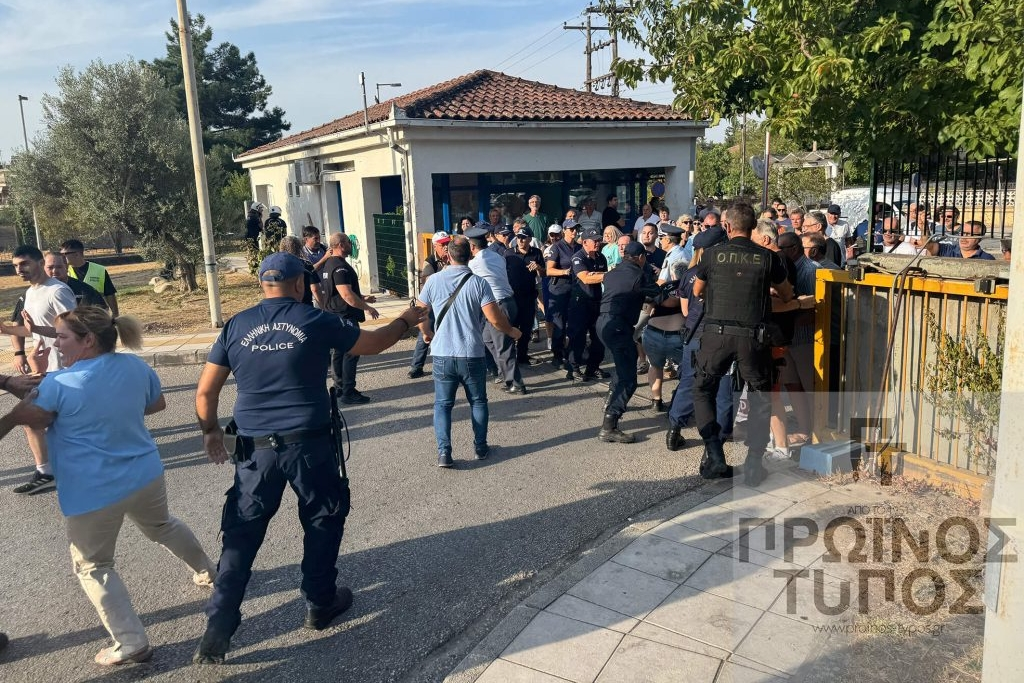 Μόνο η αστυνομία τους έμεινε πλέον – Ταγματασφαλίτες του Μητσοτάκη ξυλοκόπησαν πολίτες και εργαζομένους στο Νοσοκομείο Δράμας για να μπορέσει να εισέλθει ο Άδωνις Γεωργιάδης κάτι που τελικά δεν το κατάφερε