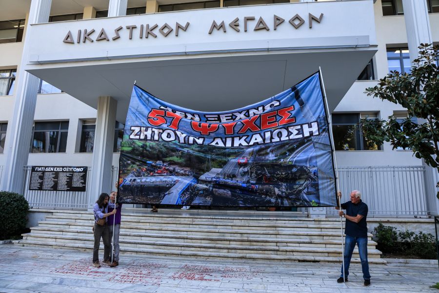 «ΑΠΟΓΟΗΤΕΥΣΗ ΣΚΕΤΗ» – ΣΥΓΚΛΟΝΙΣΤΙΚΕΣ ΚΑΤΑΓΓΕΛΙΕΣ ΑΠΟ ΤΟΥΣ ΣΥΓΓΕΝΕΙΣ ΘΥΜΑΤΩΝ ΤΩΝ ΤΕΜΠΩΝ – ΤΑ ΑΝΑΠΑΝΤΗΤΑ ΓΙΑΤΙ ΠΟΥ ΤΟΥΣ ΤΡΩΝΕ ΤΗΝ ΨΥΧΗ ΚΑΘΗΜΕΡΙΝΑ – «ΔΕΝ ΔΕΧΘΗΚΕ Ο ΕΙΣΑΓΓΕΛΕΑΣ ΔΥΟ ΧΑΡΟΚΑΜΕΝΕΣ ΜΑΝΕΣ»