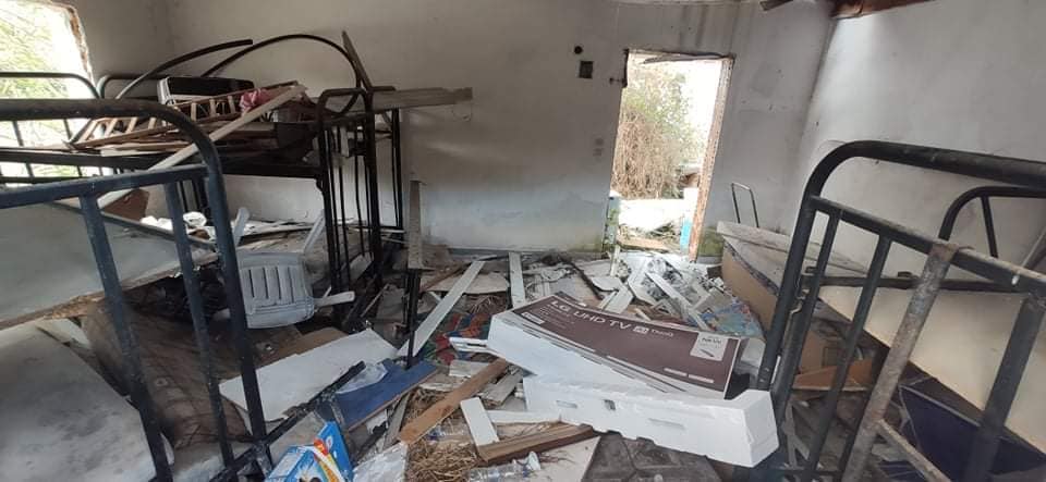 Μαύρα χάλια. Κατασκήνωση Νίκου Γκάλη. Που χάθηκε η Ελλάδα; Όλα αυτά έγιναν εξαιτίας των “ηγετών”, οι οποίοι ΠΡΟΔΟΣΑΝ αυτούς που τους εμπιστεύτηκαν. Κυριολεκτικά αναποδογύρισε η χώρα.