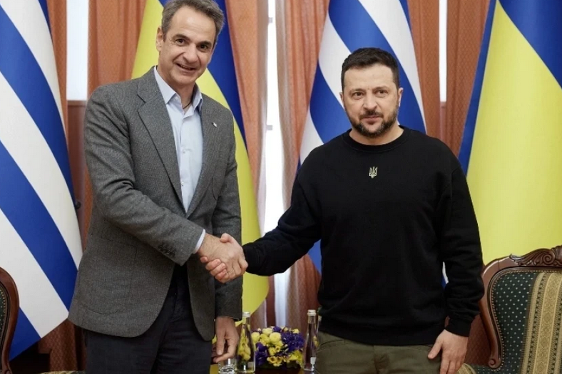 Ο Ζελένσκι διατάζει, ο Μητσοτάκης υπακούει! Ο Ουκρανός νεοναζί «έδωσε» στεγνά τον εθνικό προδότη