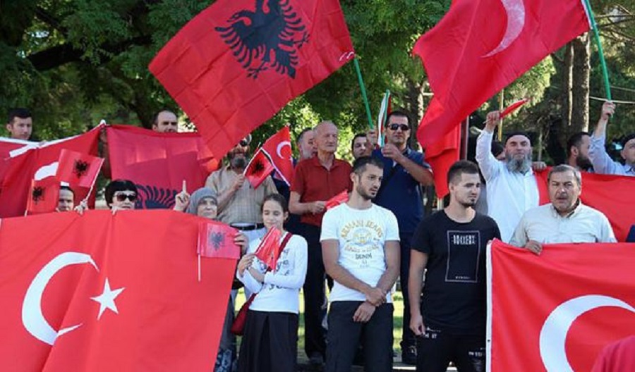 ΣΕ ΒΑΘΥ ΥΠΝΟ Η ΕΛΛΗΝΙΚΗ ΚΥΒΕΡΝΗΣΗ: Η ΕΕ ΕΞΕΤΑΖΕΙ ΕΚ ΝΕΟΥ ΤΙΣ ΔΙΑΔΙΚΑΣΙΕΣ ΕΝΤΑΞΗΣ ΣΚΟΠΙΩΝ, ΤΟΥΡΚΙΑΣ ΚΑΙ ΑΛΒΑΝΙΑΣ – ΑΝΤΙ ΓΙΑ ΜΑΧΗ Ο ΜΗΤΣΟΤΑΚΗΣ ΕΤΟΙΜΑΖΕΙ ΤΙΣ ΧΡΙΣΤΟΥΓΕΝΝΙΑΤΙΚΕΣ ΔΙΑΚΟΠΕΣ ΤΟΥ – ΔΟΥΛΙΚΟΤΗΤΑ ΚΑΙ ΥΠΟΧΩΡΗΤΙΚΟΤΗΤΑ ΕΝΑΝΤΙ ΤΩΝ ΕΧΘΡΩΝ ΤΗΣ ΕΛΛΑΔΑΣ