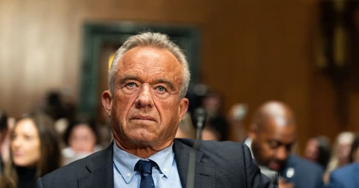 Robert F. Kennedy Jr.> Όλο αυτό το θέμα σχετικά με το ότι τα εμβόλια έχουν δοκιμαστεί είναι απλώς ένα ψέμα