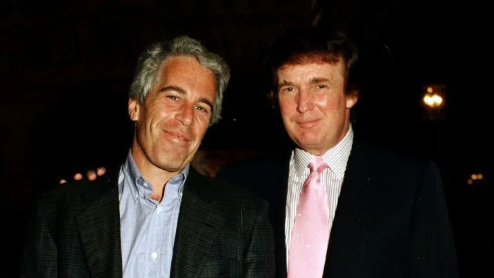 Τα email του Epstein που διέρρευσαν και οι αποκαλύψεις για τη σχέση του με τον Τραμπ