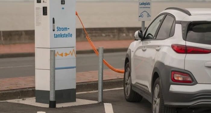 Ηλεκτρικά Αυτοκίνητα: οι Πωλήσεις Καταρρέουν μετά τη Λήξη των Επιδοτήσεων