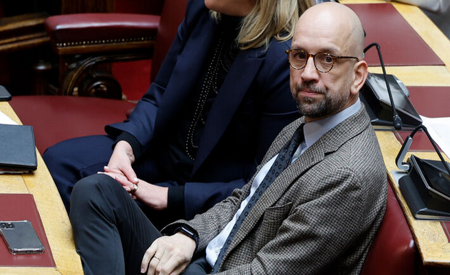 Συχαρίκια και εγκώμια από βουλευτές ΣΥΡΙΖΑ και ΠΑΣΟΚ σε απαράδεκτες κυβερνητικές θέσεις