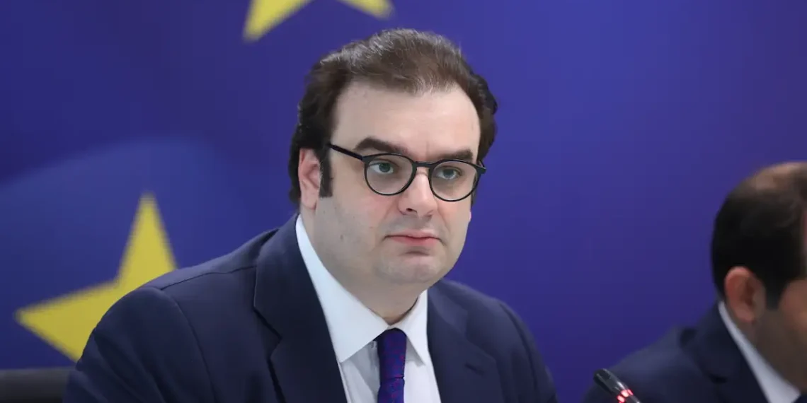Μας καλούν να πανηγυρίσουμε για τον ψηφιακό «τσάρο» που θέλει να μας κάνει αριθμούς και φέρνει το τέλος των μετρητών; – Έλεος!
