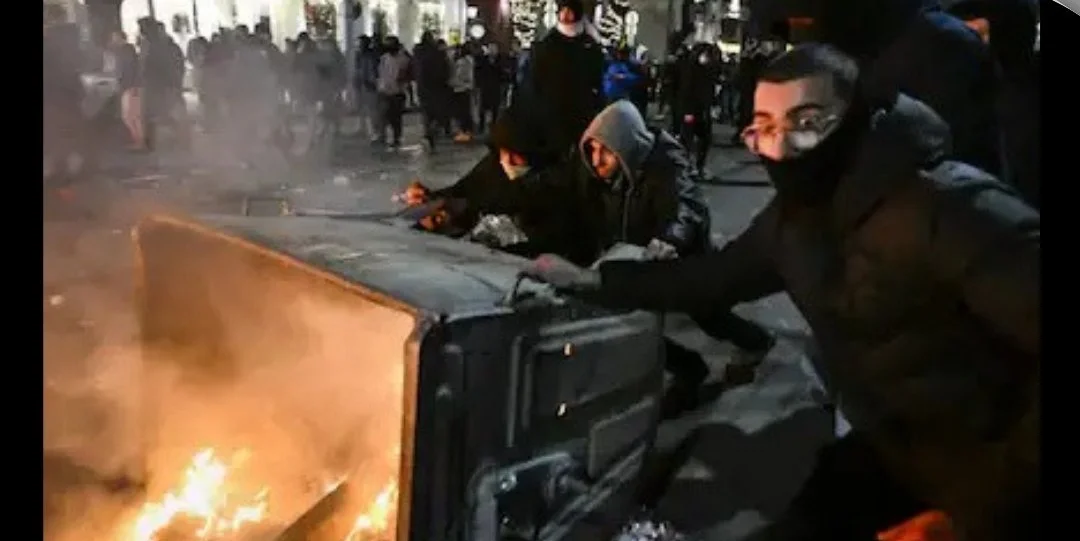 Γενιά Z Βουλγαρίας: Οι Δρόμοι της Σόφιας Γίνονται Πεδίο Μάχης με σύνθημα “Βουλγαρία Χωρίς Μαφία”!