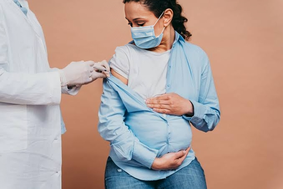 Το mRNA των εμβολίων Covid μεταφέρεται στα έμβρυα με τραγικές συνέπειες για την ασφάλεια των παιδιών