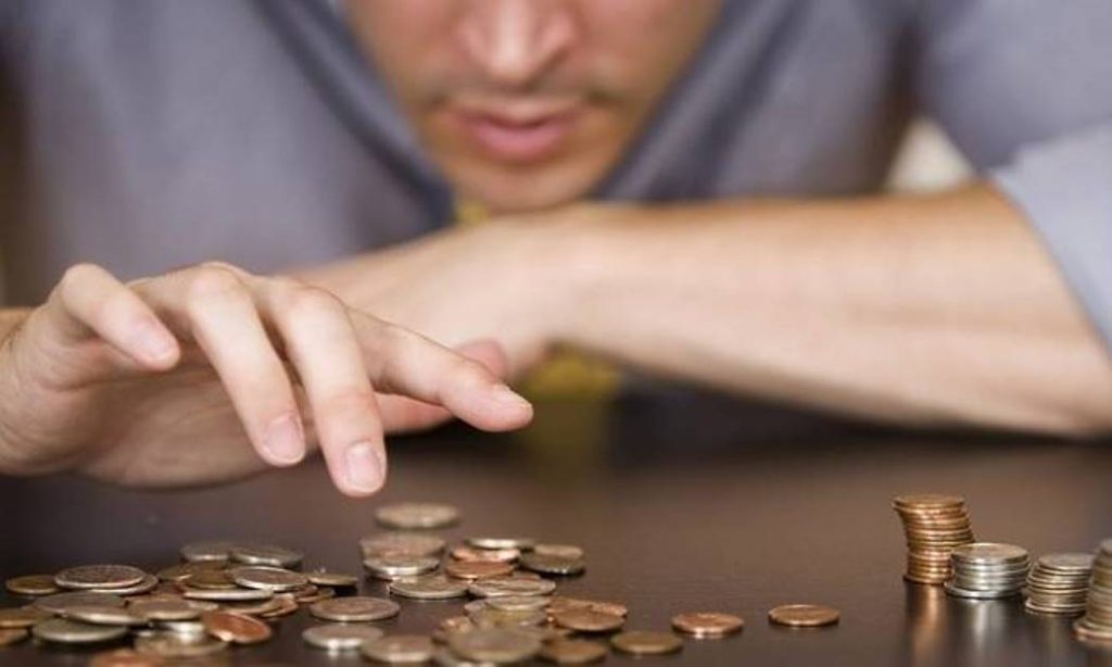 ΞΕΖΟΥΜΙΖΟΥΝ ΤΗΝ ΠΑΤΡΙΔΑ ΟΙ Λ@ΘΡΟΜΕΤΑΝΑΣΤΕΣ! ΔΙΣΕΚΑΤΟΜΜΥΡΙΑ ΦΕΥΓΟΥΝ, Η ΟΙΚΟΝΟΜΙΑ «ΣΤΕΓΝΩΝΕΙ» ΚΑΙ ΤΟ ΜΑΞΙΜΟΥ ΣΙΩΠΑ – ΣΤΟ ΕΞΩΤΕΡΙΚΟ ΤΑ ΦΡΑΓΚΑ ΜΕ ΤΟΥΣ ΕΛΛΗΝΕΣ ΝΑ ΕΧΟΥΝ ΜΙΣΘΟΥΣ ΠΕΙΝΑΣ