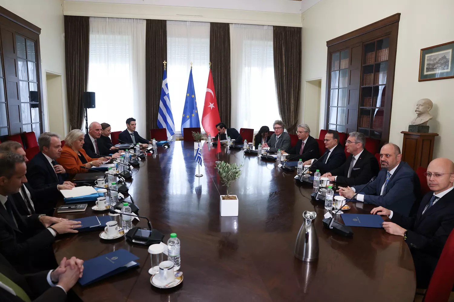 Έρχονται οι Πρέσπες του Αιγαίου – Τουρκικός Τύπος: Κρίσιμη συνάντηση Ελλάδας–Τουρκίας σε επίπεδο Υφυπουργών