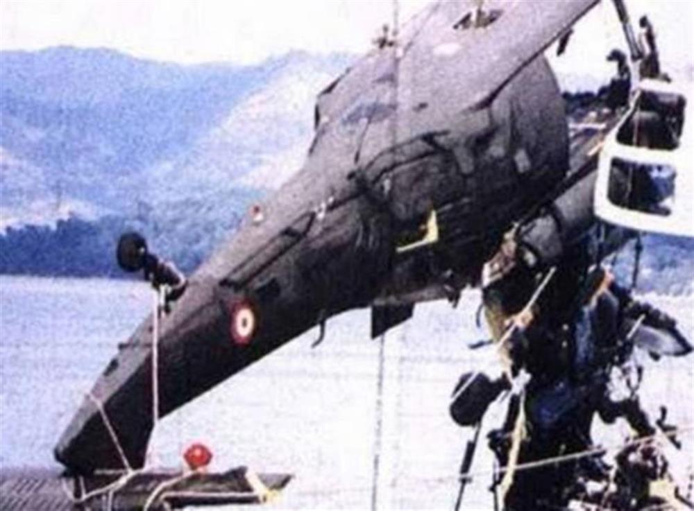 «ΤΟ ΕΛΙΚΟΠΤΕΡΟ ΕΒΛΗΘΗ ΑΠΟ ΤΟΝ ΒΡΑΧΟ»: ΜΑΡΤΥΡΙΑ «ΦΩΤΙΑ» ΓΙΑ ΤΗ ΒΡΑΔΙΑ ΤΗΣ ΝΤΡΟΠΗΣ ΚΑΙ ΤΑ ΤΕΛΕΥΤΑΙΑ ΛΟΓΙΑ ΤΟΥ ΚΑΡΑΘΑΝΑΣΗ ΠΡΙΝ ΤΗ ΒΟΥΤΙΑ ΣΤΟ ΘΑΝΑΤΟ – ΟΤΑΝ Ο ΣΤΕΦΑΝΟΣ ΧΙΟΣ ΠΕΡΝΑΓΕ ΓΕΝΕΕΣ ΔΕΚΑΤΕΣΣΕΡΙΣ ΣΗΜΙΤΗ, ΠΑΓΚΑΛΟ, ΛΥΜΠΕΡΗ ΚΑΙ ΟΛΟΥΣ ΤΟΥΣ ΜΕΙΟΔΟΤΕΣ ΠΟΥ ΜΙΚΡΥΝΑΝ ΤΗΝ ΠΑΤΡΙΔΑ [ΒΙΝΤΕΟ]