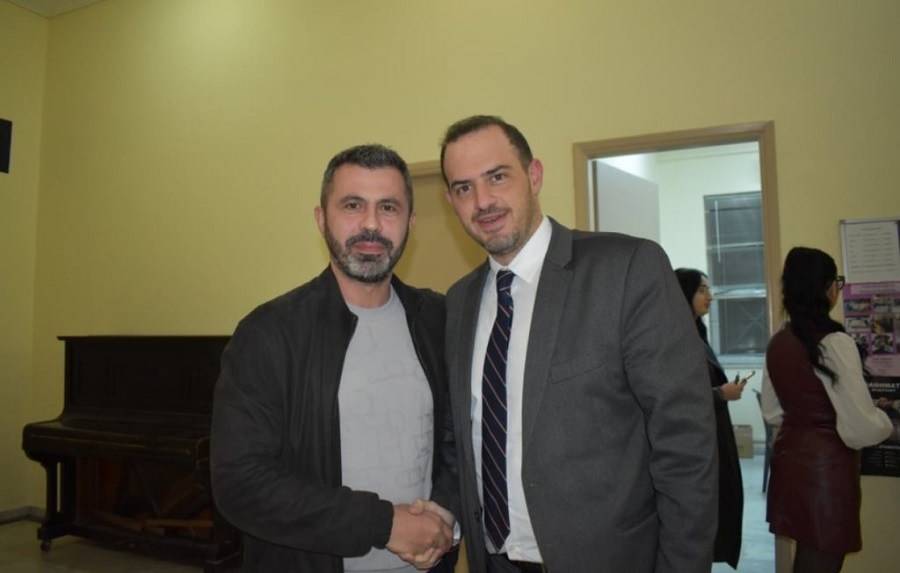ΓΑΛΑΖΙΟ ΠΑΡΑΣΚΗΝΙΟ ΣΤΗ ΜΑΦΙΑ ΤΩΝ ΤΣΙΓΑΡΑΔΩΝ: O ΚΩΤΣΗΡΑΣ ΚΑΙ Ο ΜΠΟΥΡΑΣ ΜΕ ΤΟΝ ΕΓΚΕΦΑΛΟ ΤΗΣ ΣΥΜΜΟΡΙΑΣ – ΟΙ ΠΟΝΤΙΑΚΕΣ ΕΚΔΗΛΩΣΕΙΣ, Ο ΠΟΛΕΜΟΣ ΓΙΑ ΤΗ ΝΥΧΤΑ ΚΑΙ Η ΝΕΑ ΔΗΜΟΚΡΑΤΙΑ ΠΙΣΩ ΑΠΟ ΚΑΘΕ ΣΚΑΝΔΑΛΟ