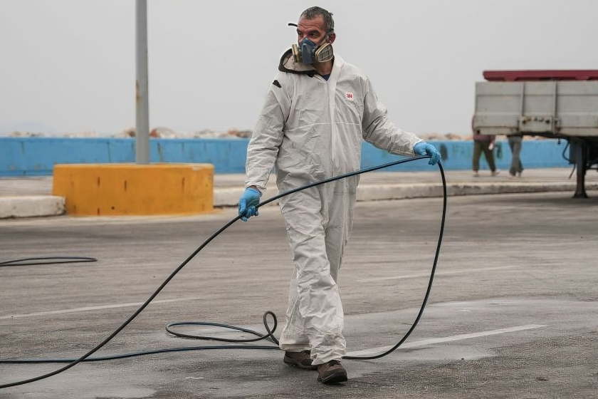 Μια απάτη όπως ο Covid – Αυστηρά μέτρα απολύμανσης στο λιμάνι και το αεροδρόμιο Θεσσαλονίκης για τον αφθώδη πυρετό