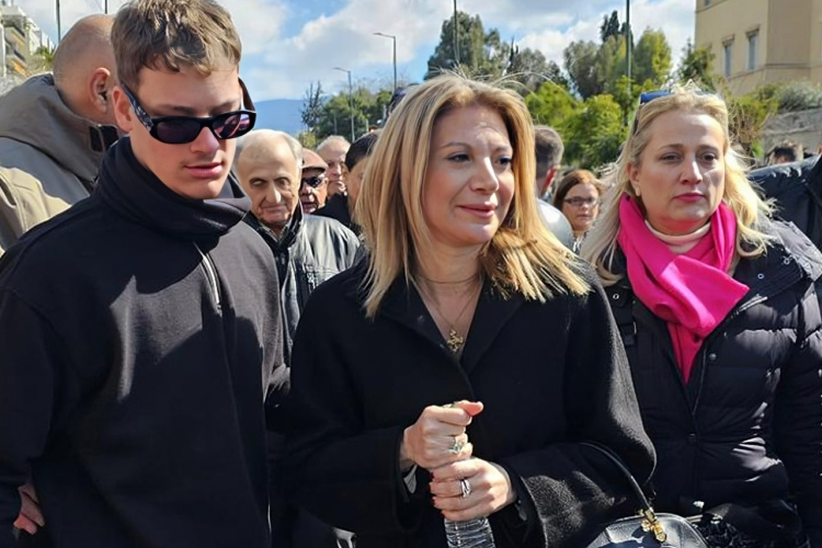 Μαρτυρία σοκ για το συλλαλητήριο των Τεμπών στο Σύνταγμα: «Το ΚΚΕ και ο Ασλανίδης δεν επέτρεψαν στη Μαρία Καρυστιανού και σε άλλους δύο γονείς να μιλήσουν»