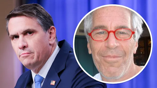 Ο Τραμπ απέπεμψε την υπουργό Δικαιοσύνης Παμ Μπόντι λόγω διαφωνιών για την υπόθεση Έπστιν και την καθυστέρηση διώξεων εναντίον αντιπάλων του. Την επαίνεσε δημόσια και ανέθεσε τα προσωρινά καθήκοντα στον Τοντ Μπλανς. Ένας από τους γνωστούς του Έπστιν…