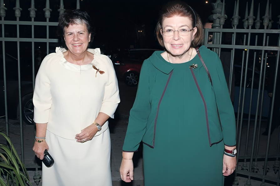 Νέο σκάνδαλο για την κυβέρνηση Μητσοτάκη – Ταξίδι αναψυχής για Μενδώνη και Παναγιωταρέα στην Αίγυπτο και όλα πληρωμένα από τον ελληνικό λαό