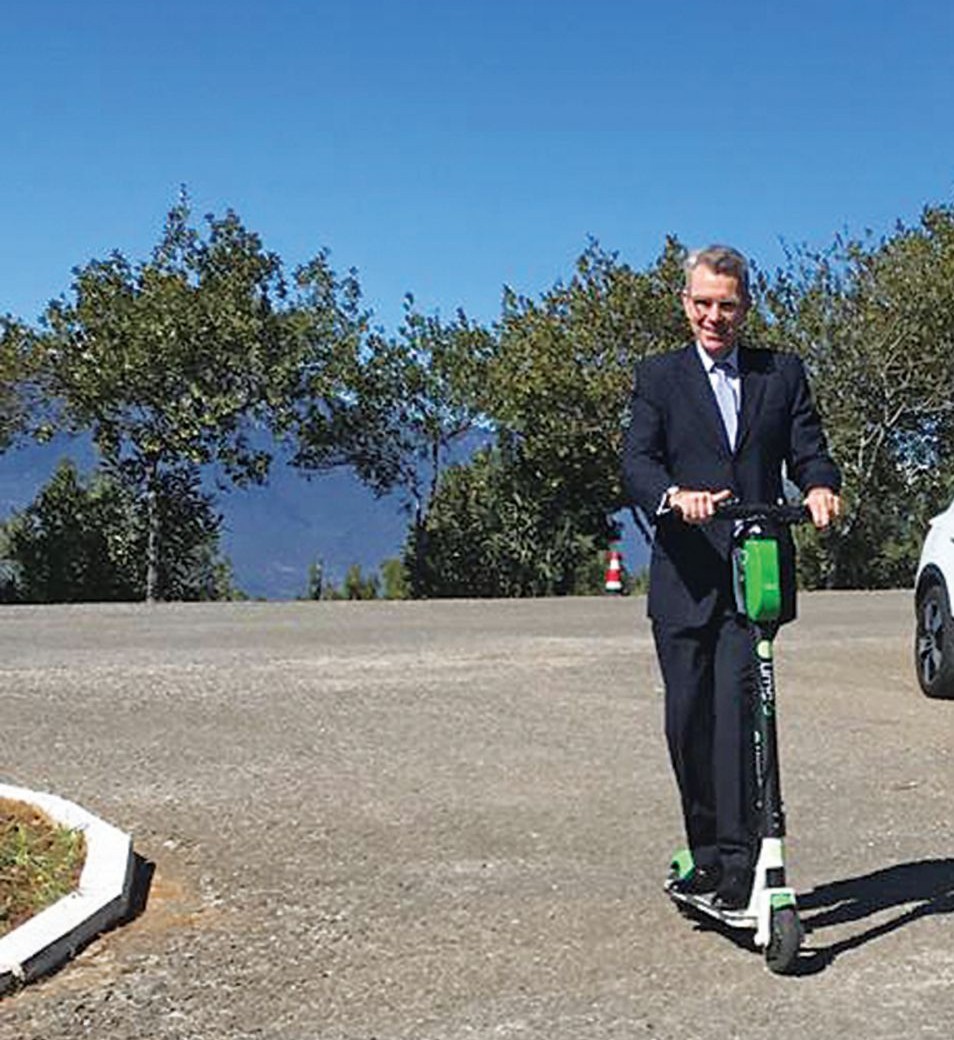 Πώς συνδέονται τα πατίνια με τον Τζέφρι Πάιατ, οέο;