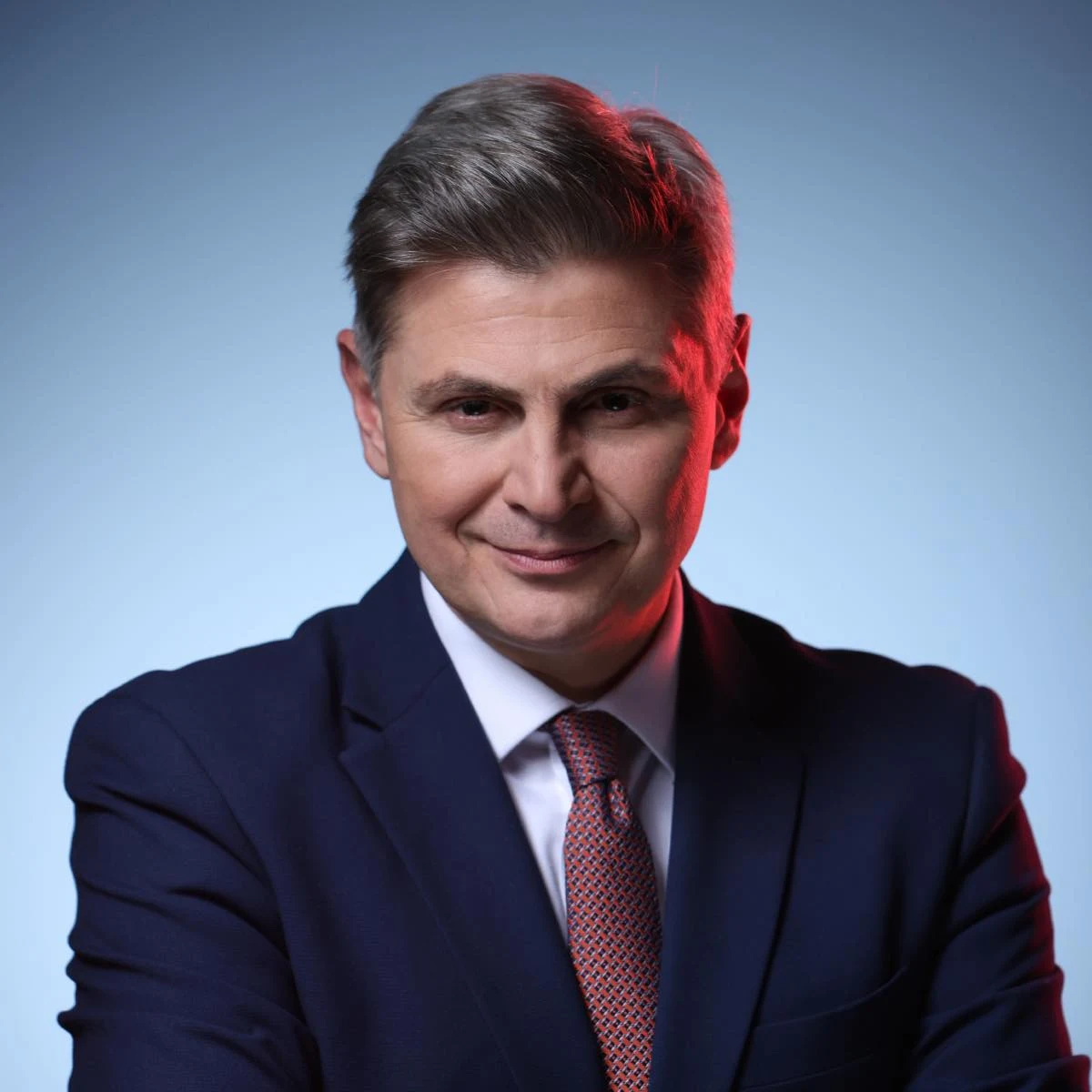 ΤΙ ΚΡΥΒΕΙ ο Νικόλας Φαραντούρης…