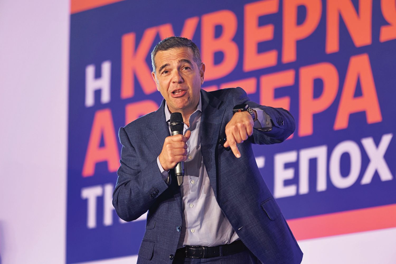 Γιατί το σύστημα… σπρώχνει τον Τσίπρα