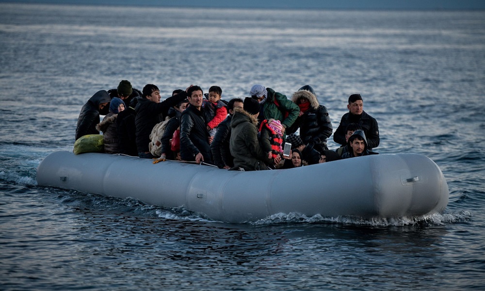 ΒΟΥΛΙΑΖΟΥΜΕ – ΝΕΕΣ ΑΦΙΞΕΙΣ ΜΕΤΑΝΑΣΤΩΝ ΝΟΤΙΑ ΤΗΣ ΚΡΗΤΗΣ ΚΑΙ ΤΗΣ ΠΕΛΟΠΟΝΝΗΣΟΥ – ΑΥΞΗΜΕΝΕΣ ΡΟΕΣ ΠΑΡΑ ΤΑ ΨΕΜΑΤΑ ΤΗΣ ΚΥΒΕΡΝΗΣΗΣ – Η ΧΩΡΑ ΑΔΕΙΑΖΕΙ ΑΠΟ ΕΛΛΗΝΕΣ, ΓΕΜΙΖΕΙ ΜΕ ΙΣΛΑΜΙΣΤΕΣ