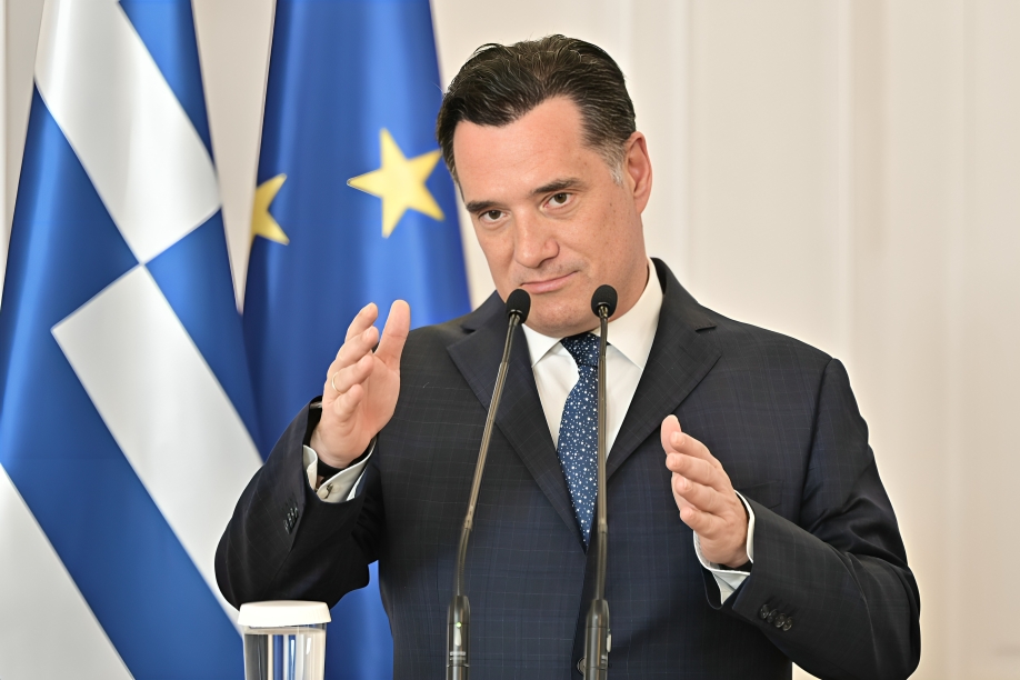 Σκάνδαλο με τον Άδωνι Γεωργιάδη – Η εταιρεία Ελληνική Αγωγή έχει υπογράψει συμβάσεις με το Δημόσιο κάτι το οποίο απαγορεύεται – Ληστεία κρατικού χρήματος την ώρα που ο λαός αργοπεθαίνει