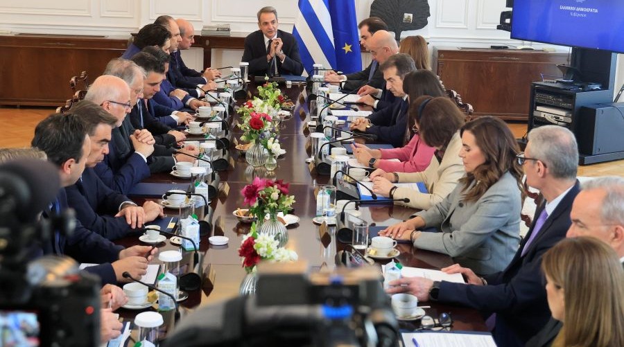 ΟΙ ΑΔΕΙΕΣ ΤΣΕΠΕΣ ΤΟΥ ΕΛΛΗΝΑ ΚΑΙ ΤΑ ΓΕΜΑΤΑ ΠΟΡΤΟΦΟΛΙΑ ΤΩΝ ΒΟΥΛΕΥΤΩΝ ΚΑΙ ΥΠΟΥΡΓΩΝ ΤΗΣ ΚΥΒΕΡΝΗΣΗΣ – ΜΕΣΑ ΣΕ ΜΙΑ ΕΠΤΑΕΤΙΑ ΠΛΟΥΤΙΣΑΝ ΚΑΤΑ 126 ΕΚΑΤΟΜΜΥΡΙΑ ΕΥΡΩ